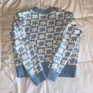 Blue and White Flower Pattern Long Sleeve